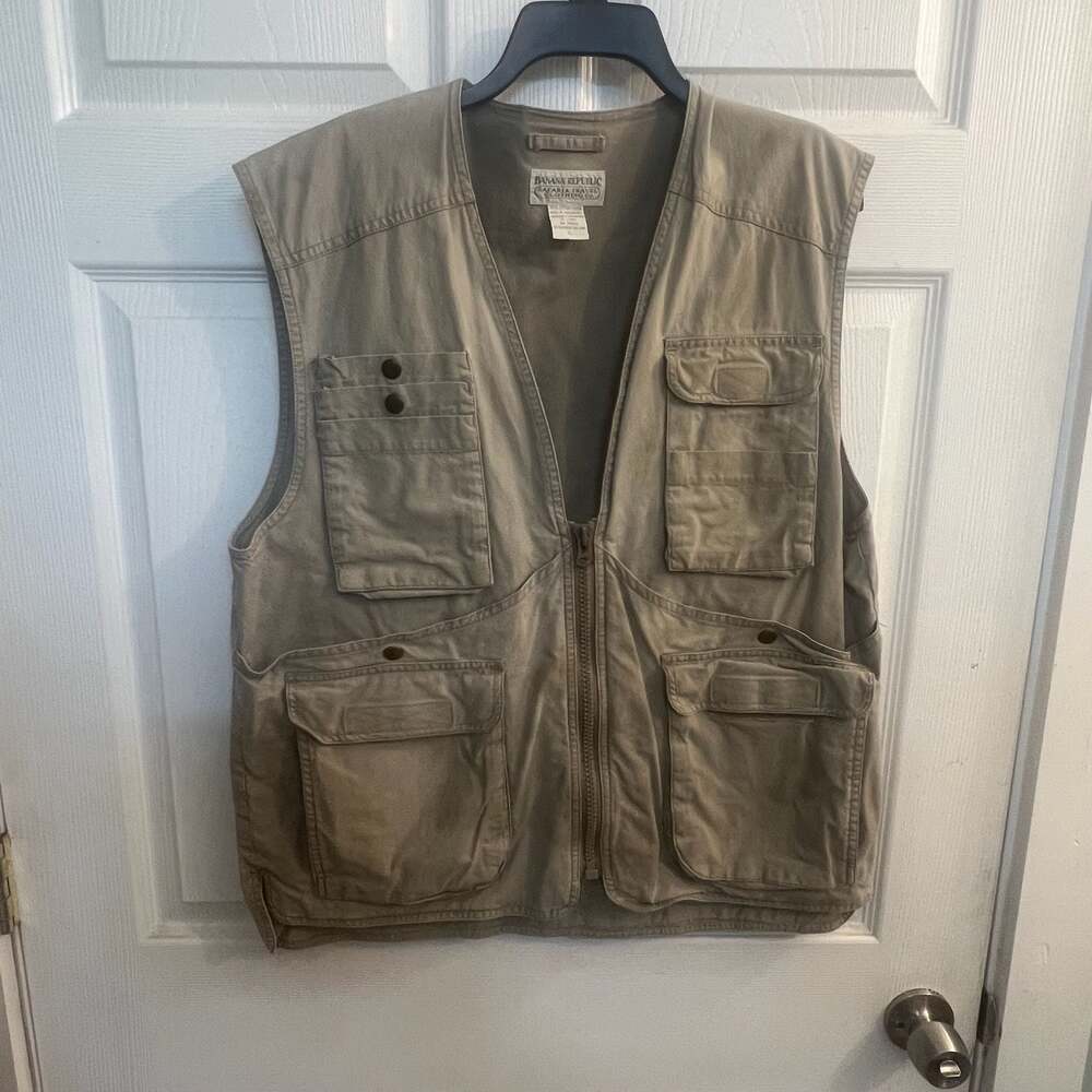VTG Banana Republic Safari & Travel Clothing Co. Khaki Utility Pockets Fishing V